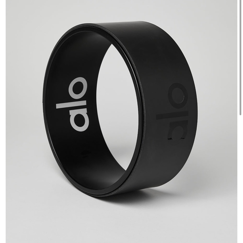 Alo Black Yoga Wheel